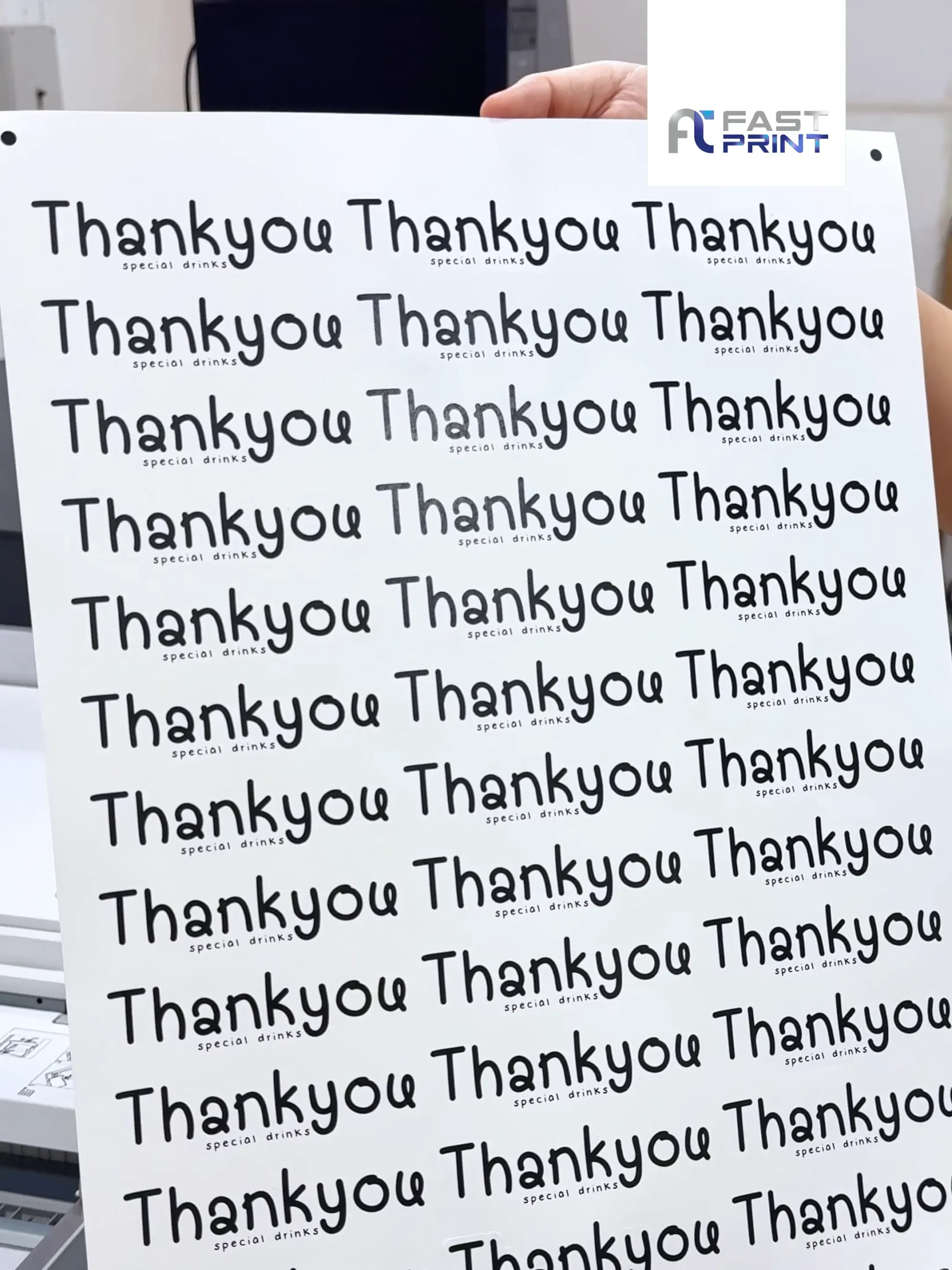 ตัวอย่างสติกเกอร์กระดาษขาวด้านสไตล์เรียบง่าย